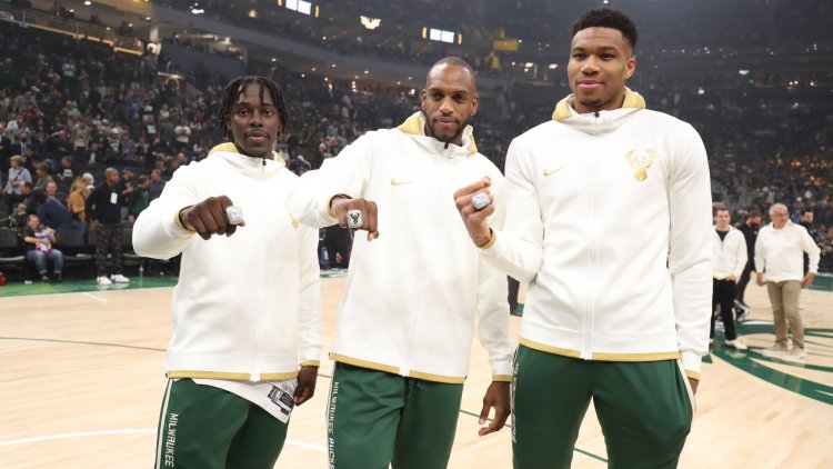 Giannis Antetokounmpo and the Bucks big three remain undefeated in 2021-22